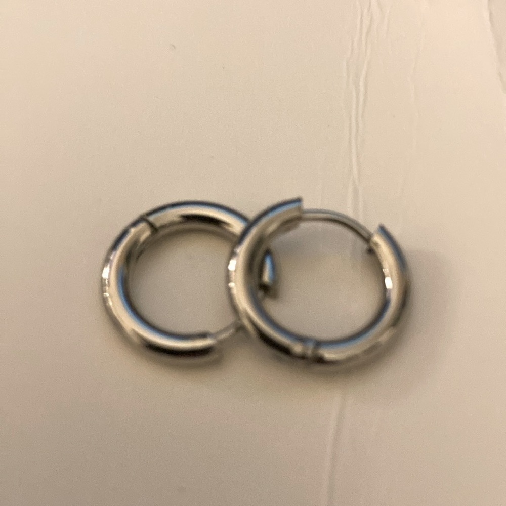 *BOGO FREE* silver hoop earrings
